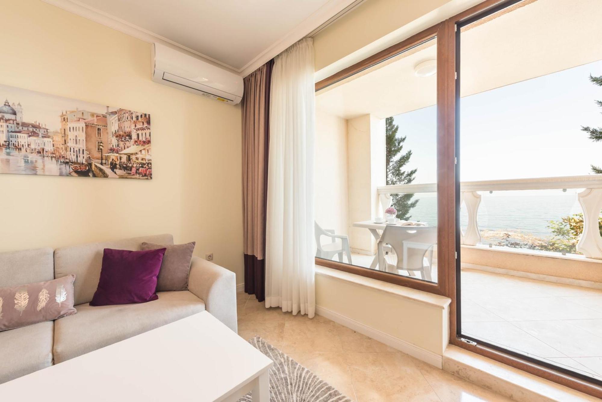 Luxurious And Panoramic Apartments At The Beach In La Mer Complex Golden Sands Esterno foto