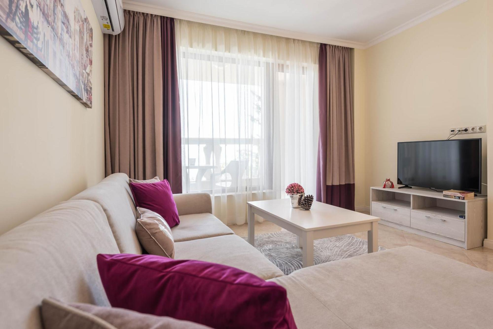 Luxurious And Panoramic Apartments At The Beach In La Mer Complex Golden Sands Esterno foto