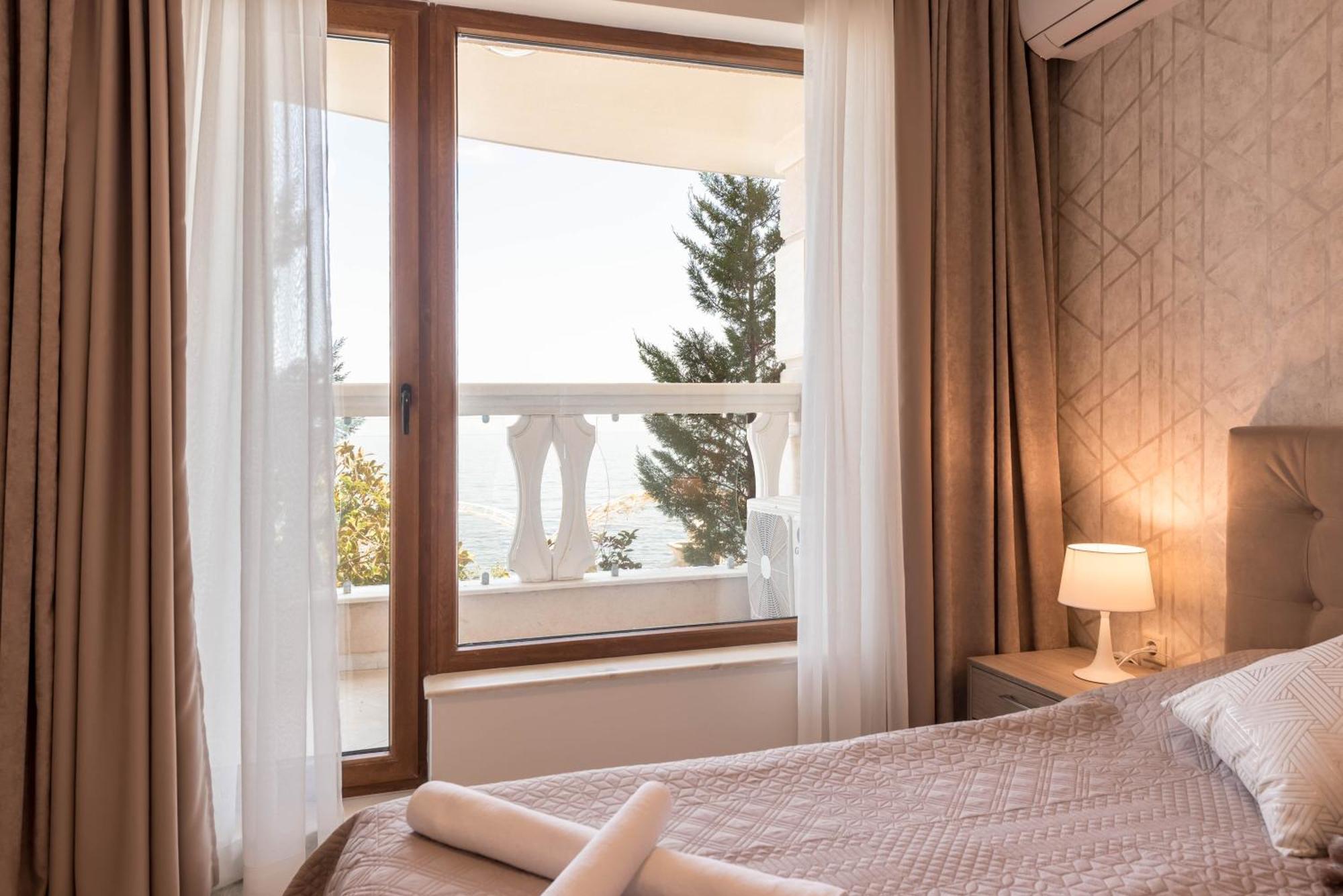 Luxurious And Panoramic Apartments At The Beach In La Mer Complex Golden Sands Esterno foto