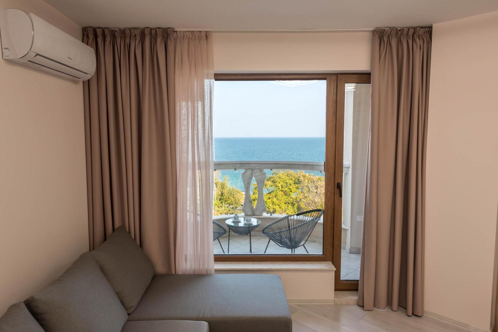 Luxurious And Panoramic Apartments At The Beach In La Mer Complex Golden Sands Esterno foto